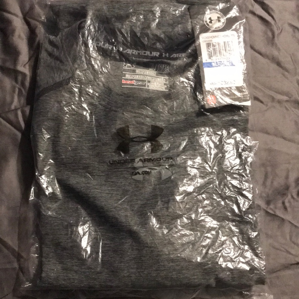 Mens Under Armour Heat Gear short sleeve compression shirt